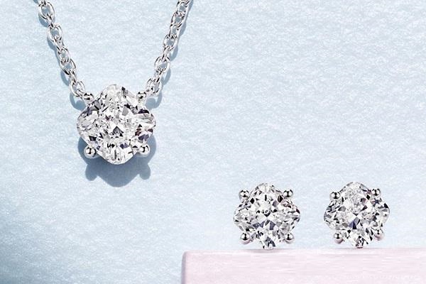 De Beers Lightbox shutdown 2025 Lightbox lab-grown diamond sale De Beers exits synthetic jewelry market Natural diamonds vs lab-grown conflict De Beers Origins Strategy 2025 Anglo American De Beers divestment Culture diamond
