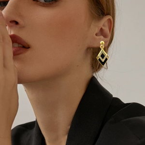 Elegant Geometric Rhombus Inlaid Diamond Earrings Stainless Steel Jewelry (2)