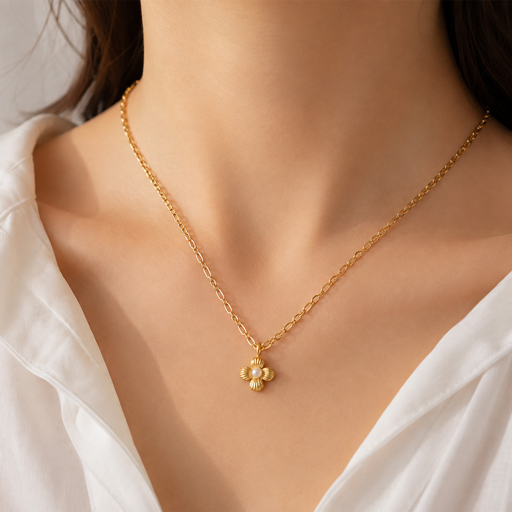 Flower Necklace Wearing Picture