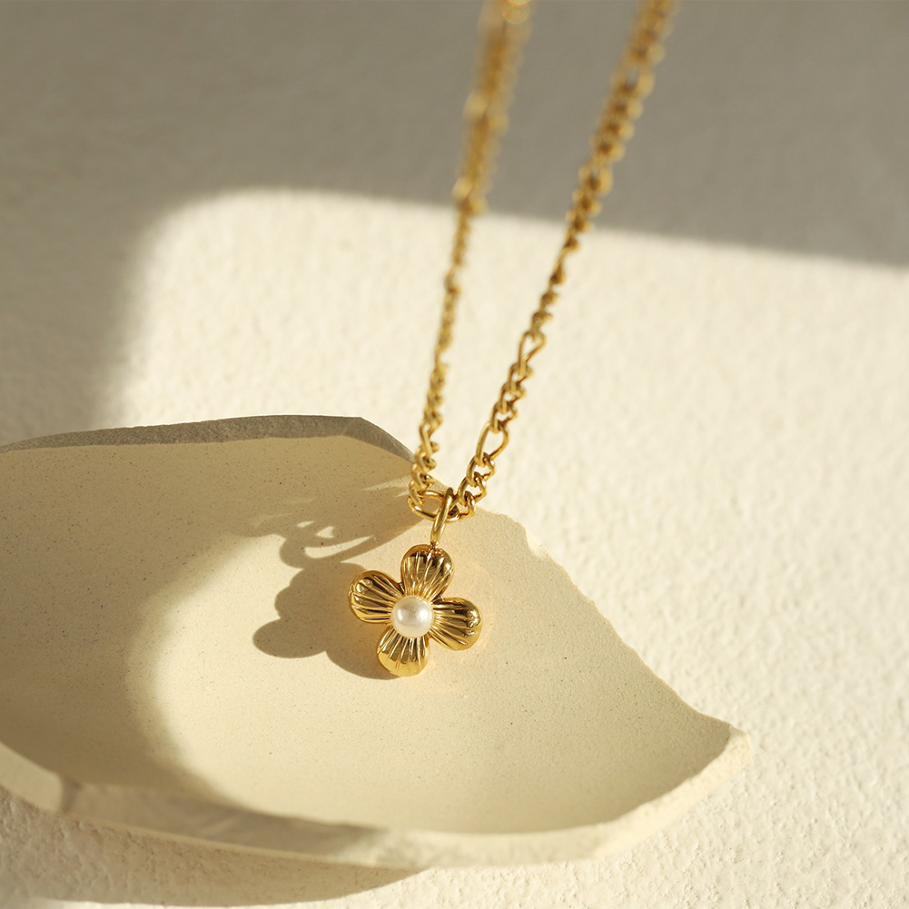 Flower Pearl Necklace Display Picture