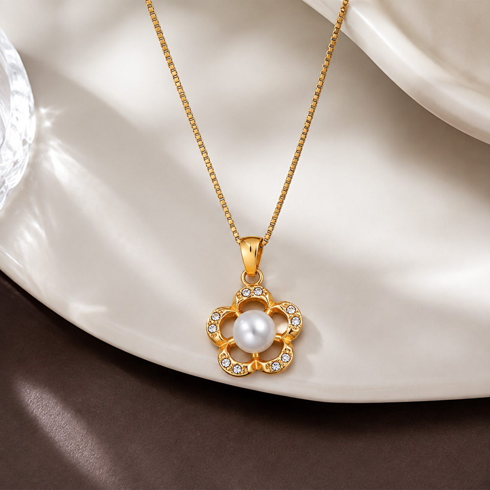 Flower pearl necklace