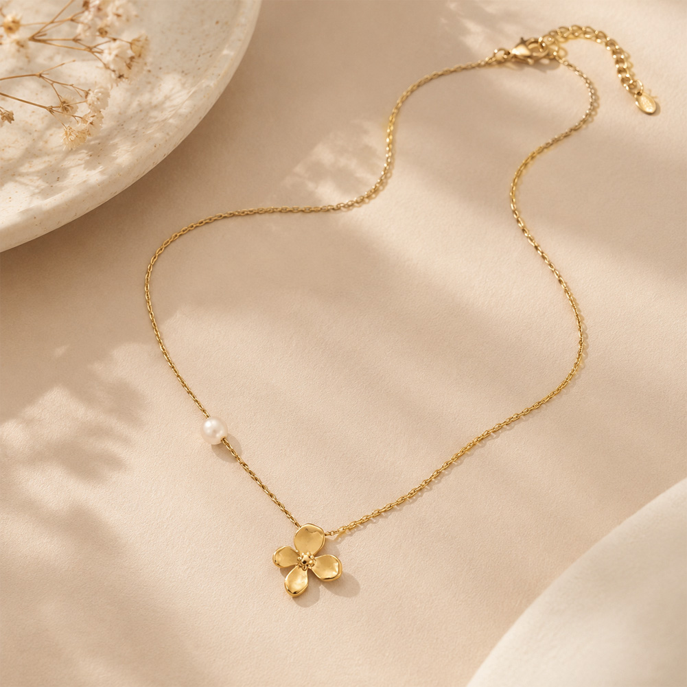 Flower pearl necklace