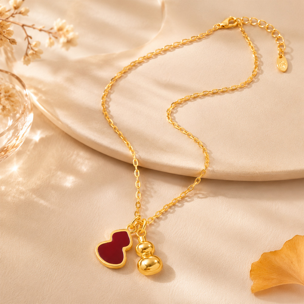 Gourd pendant necklace
