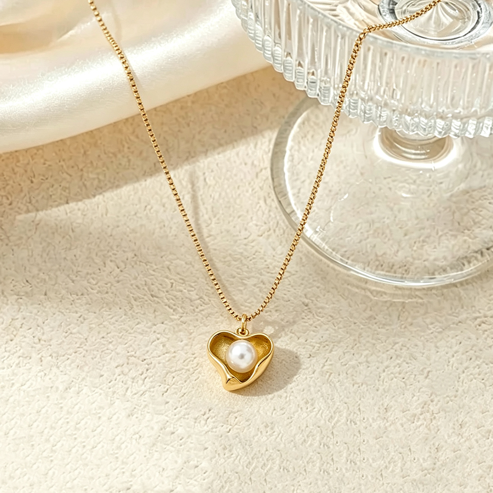Heart Pearl Choker