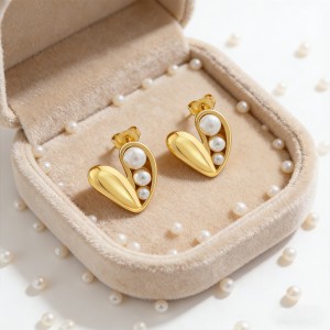 Love Heart PearlEarrings
