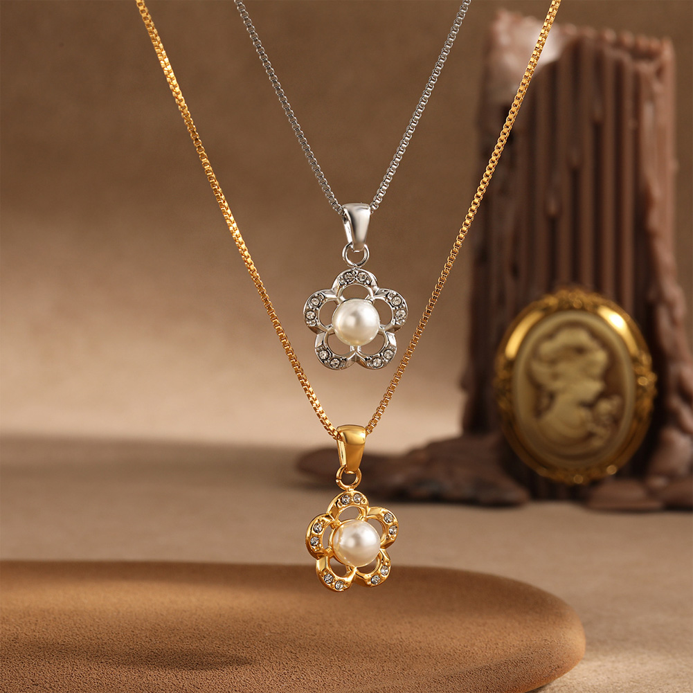 Pearl Mountain Camellia Pendant Necklace Display Picture