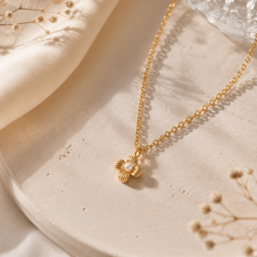 Pearl flower necklace
