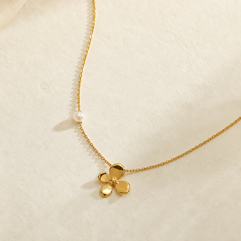 Pearl flower necklace