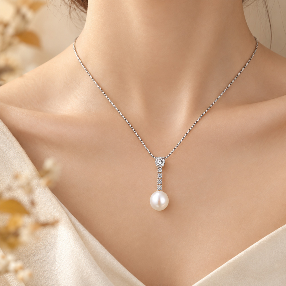 Pearl pendant necklace