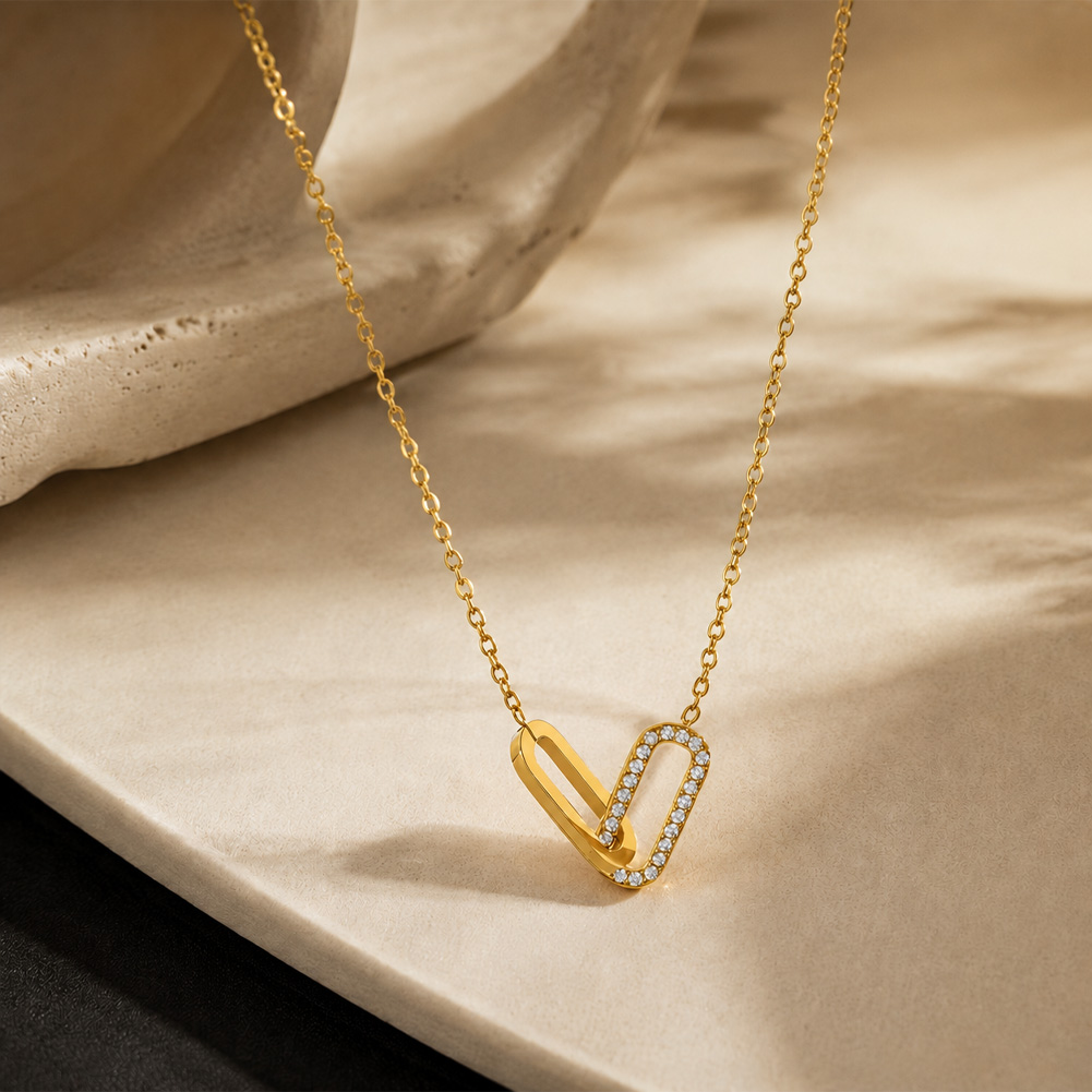 Rectangular clasp set with zirconia pendant