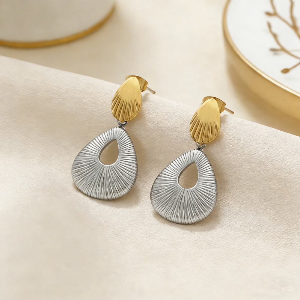 Silver teardrop-shaped earrings