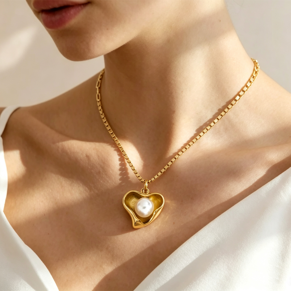 Stainless steel pearl heart necklace