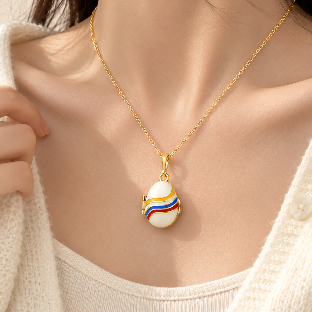 Three-color striped pendant