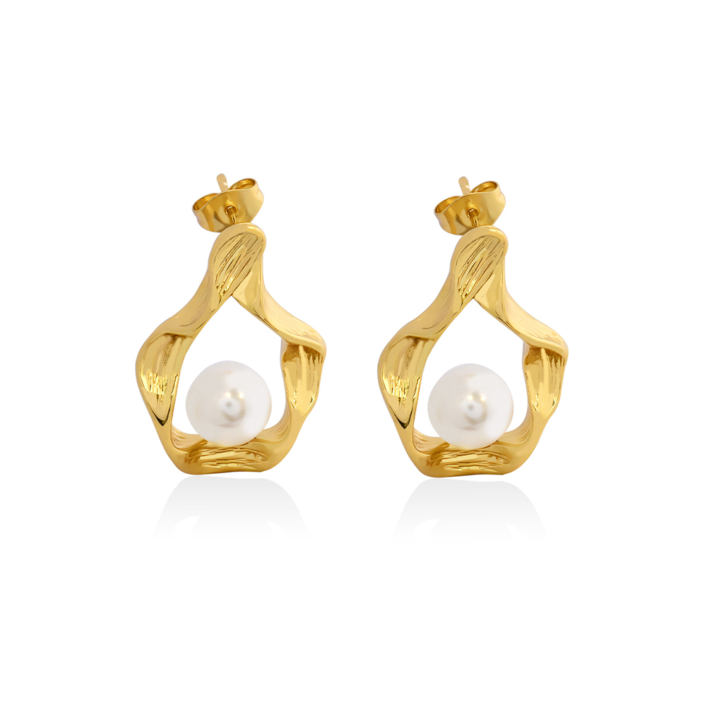 Vintage Ripple Pearl Earrings