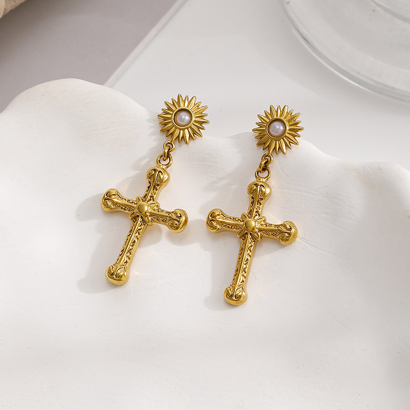 statement pearl jewelry