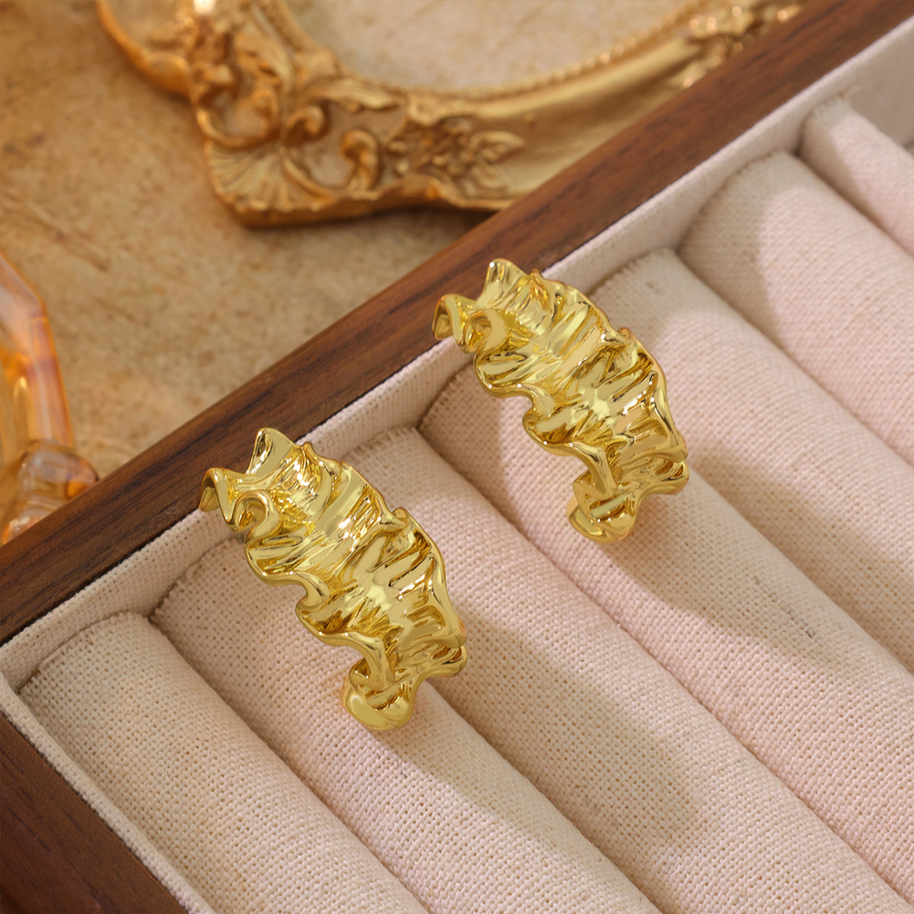 trendy gold jewelry