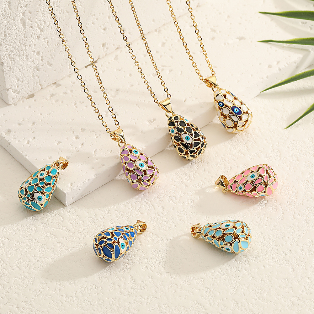 Eye pendant necklace